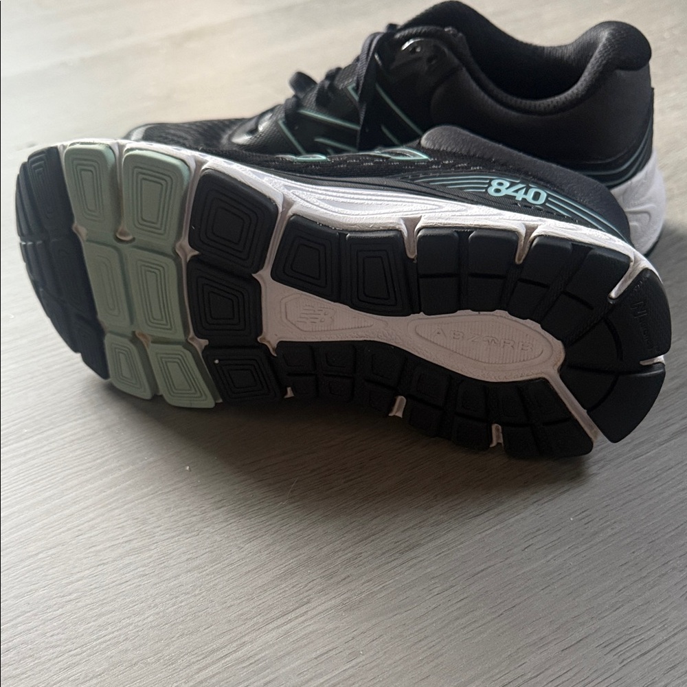 new balance 840’s size 8 - Picture 3 of 6